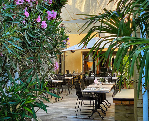 patio du restaurant l'océan sur l'ile de ré