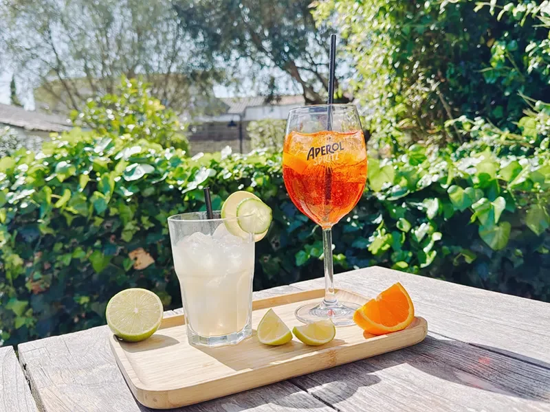 Déguster un cocktail au restaurant de l'hôtel l'Océan au Bois Plage en Ré sur l'île de Ré