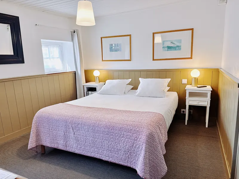 Chambre classique de l'hôtel l'Océan sur l'ile de Ré au Bois Plage en Ré